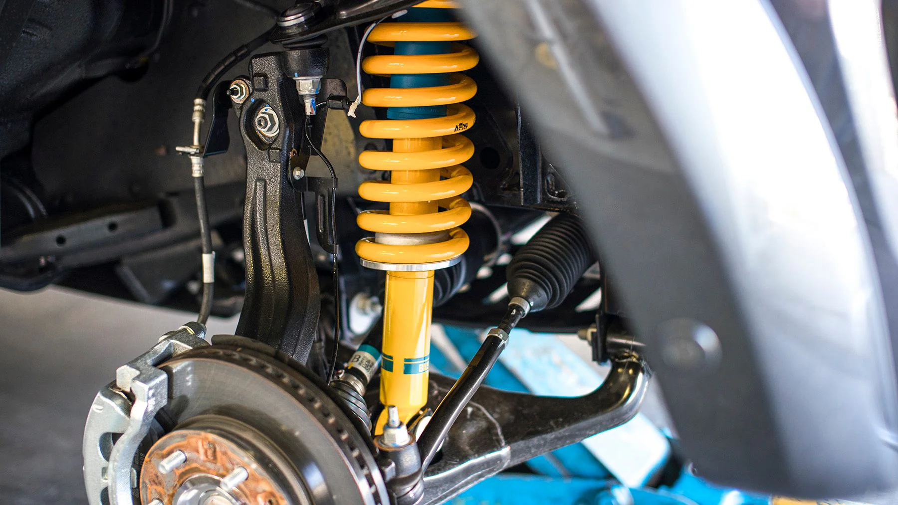 Toyota Hilux (2025-2030) N90 40mm suspension lift kit - Bilstein B6 - Image 4